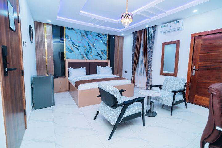 Room 17 of 60