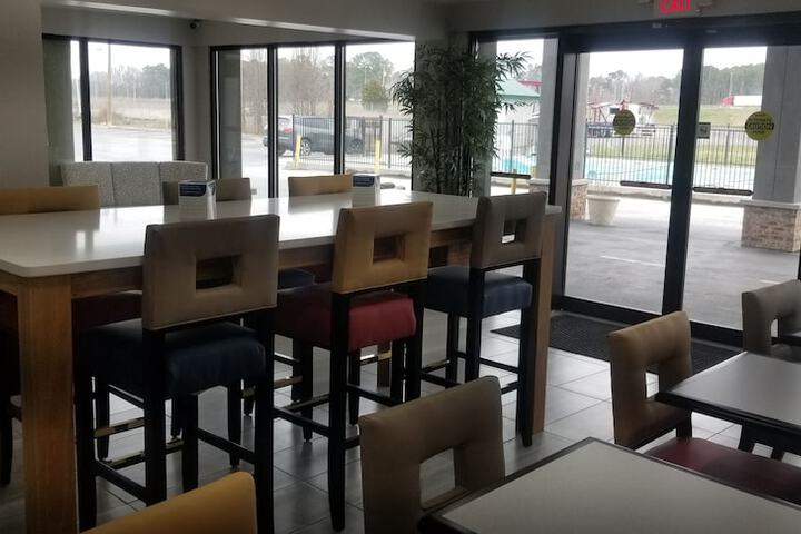 Breakfast area