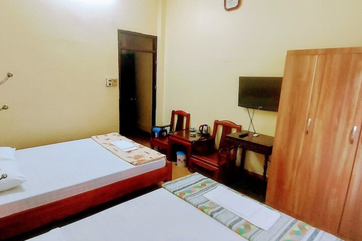 Room 8 of 16