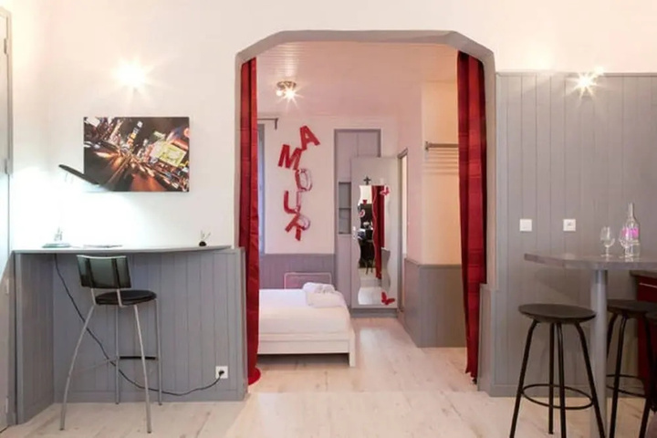 Room 3 of 10