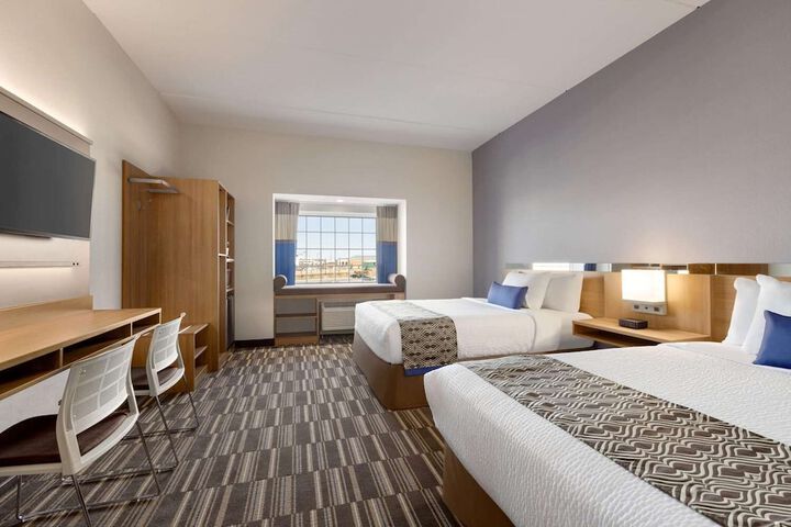 2 Queen Beds (12 of 12)
