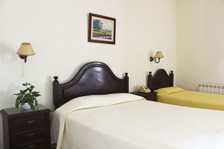 Room 9 of 34