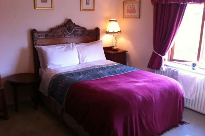Room 4 of 11