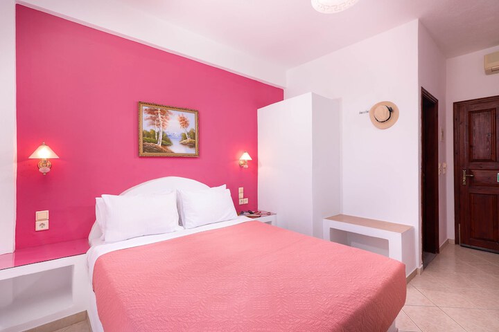 Room 15 of 76
