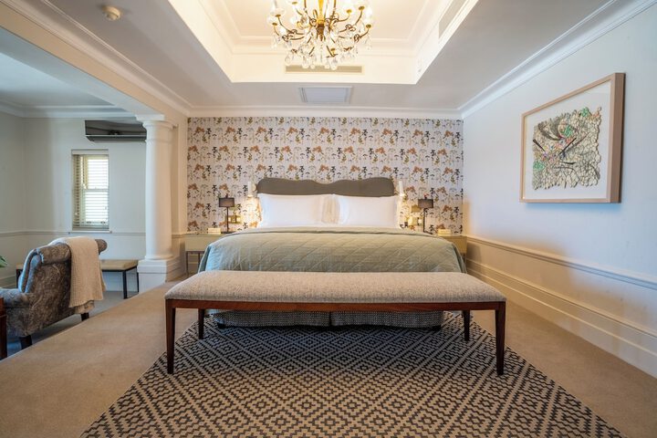 Room 19 of 176