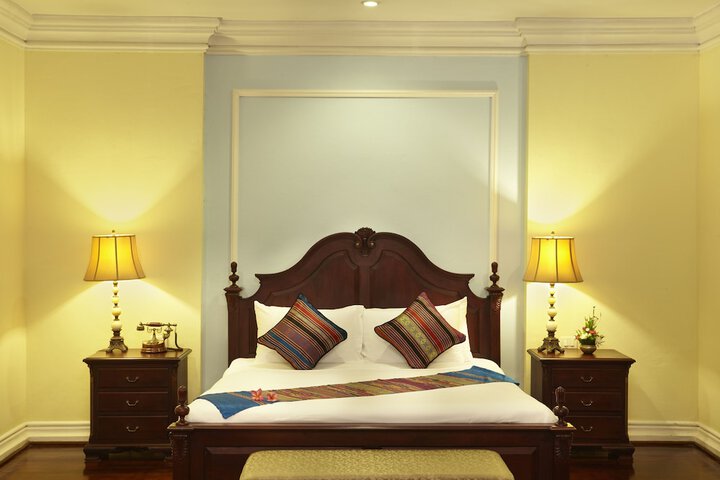 Room 4 of 16