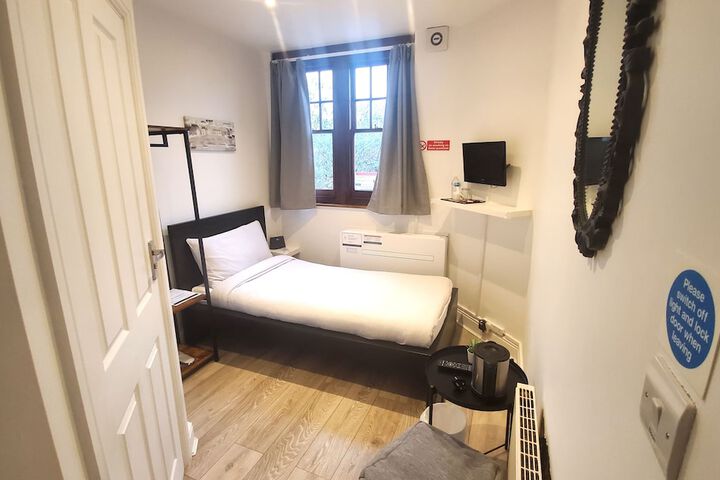 Room 3 of 36