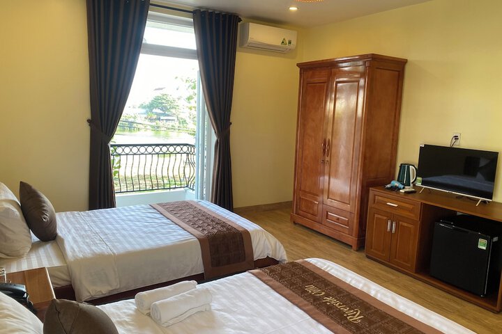 Room 4 of 19
