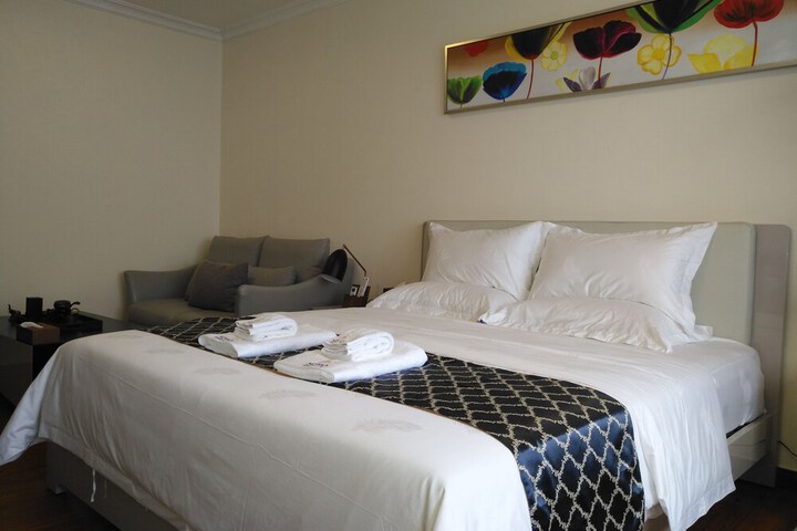 Room 4 of 43