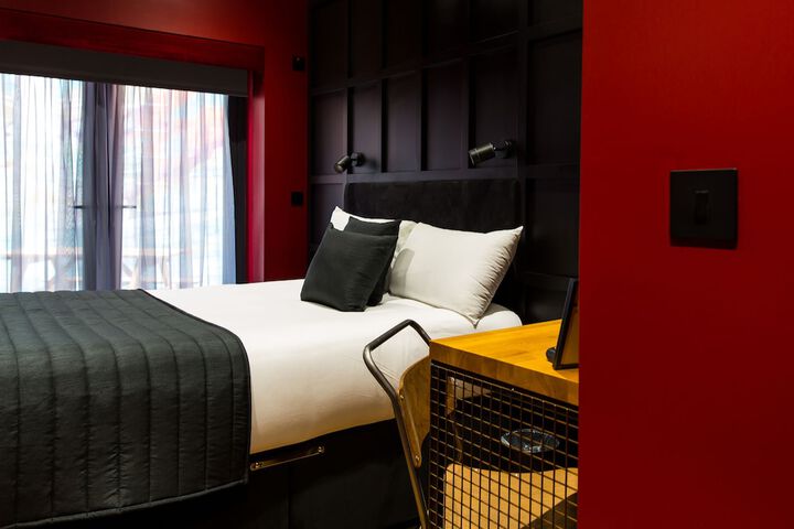 Room 14 of 36
