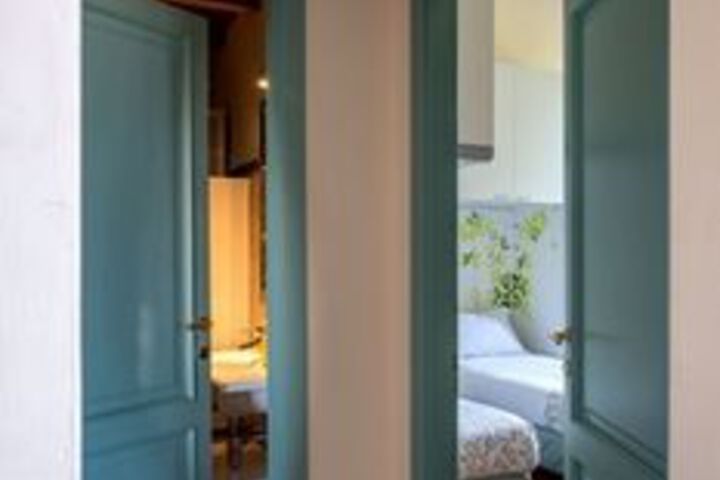 Room 46 of 100
