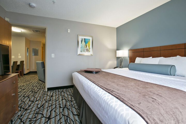 Suite 2 Queen Beds Sofa Bed Microwave and Refrigerator Full Breakfast (42 of 59)