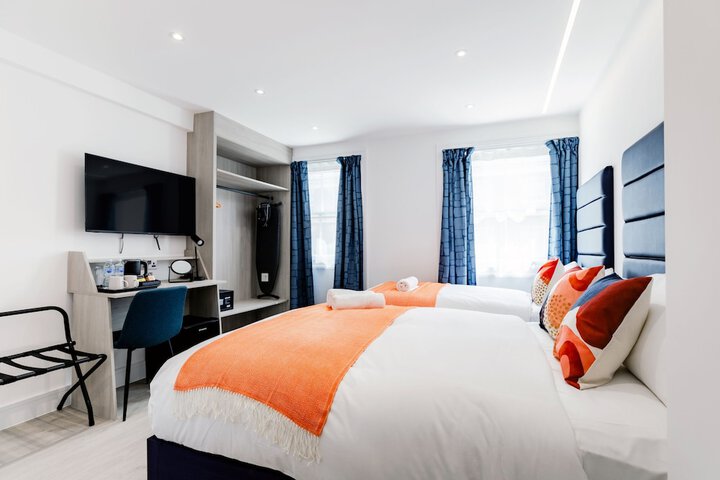 Room 40 of 106