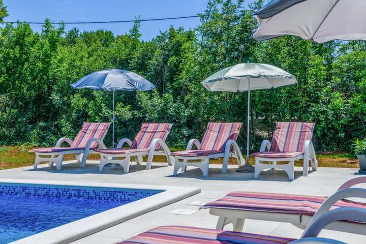 Pool 23 of 26