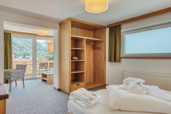 Room 40 of 172