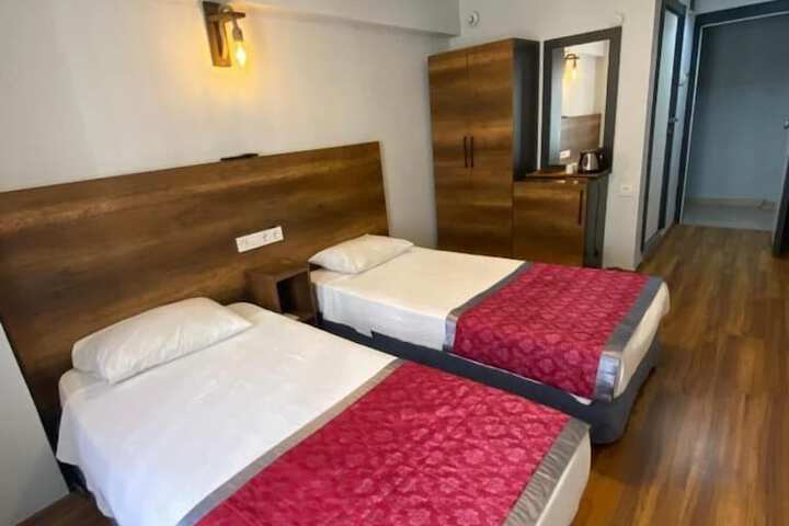 Room 8 of 27