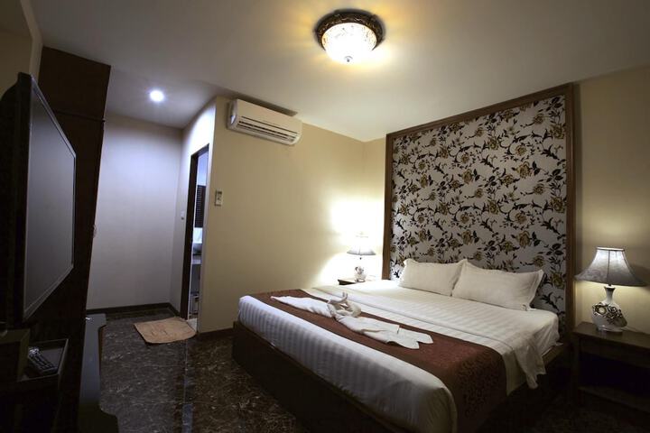 Room 15 of 35
