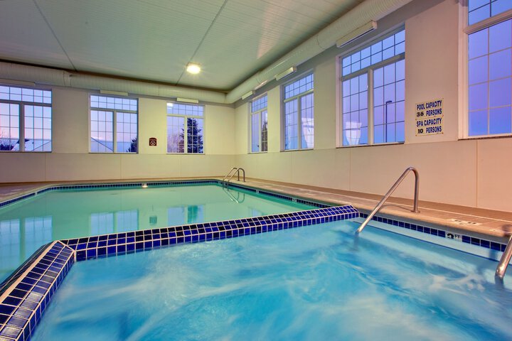Hotel with Pool