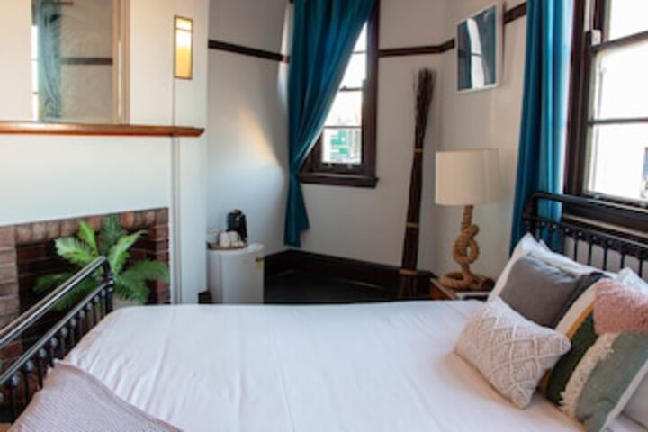 Room 43 of 192