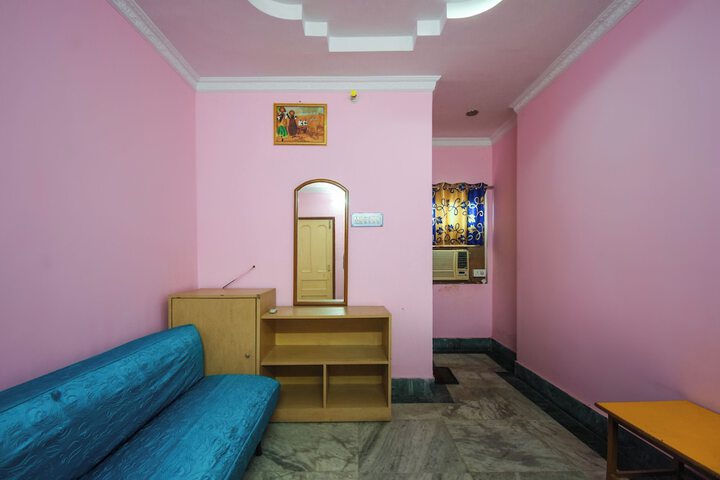 Room 2 of 10