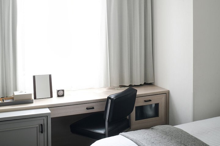 Room 7 of 90