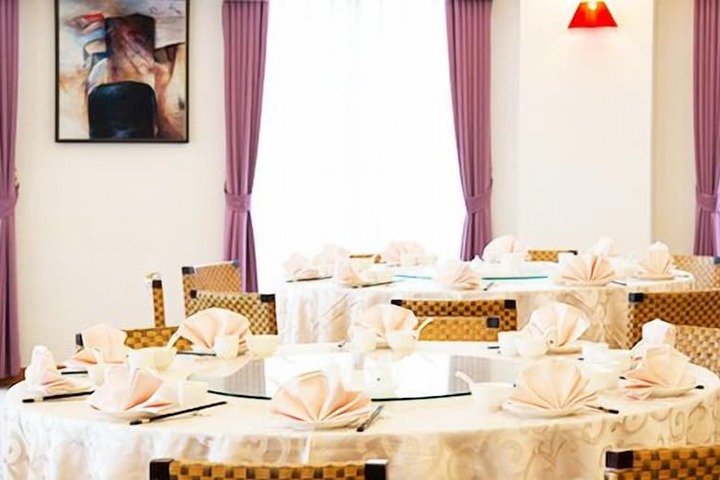 Dining Photos