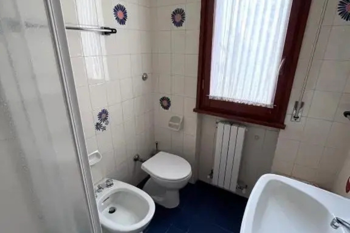 Room 8 of 14