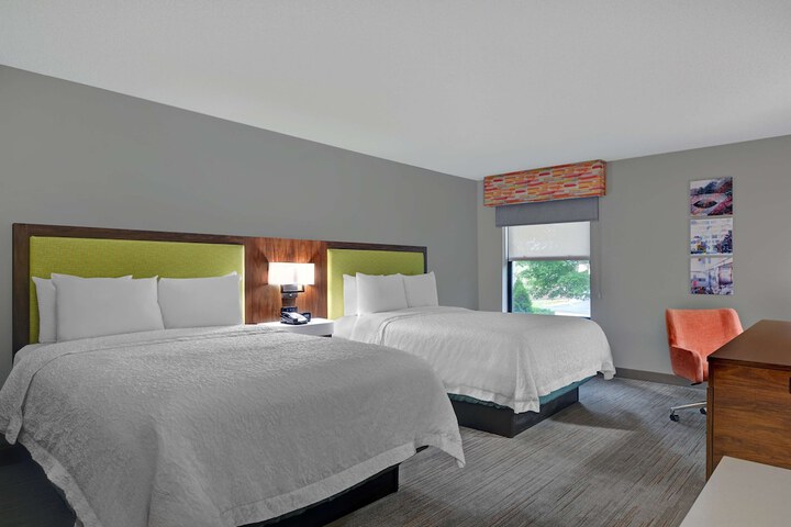 2 Queen Beds (3 of 9)