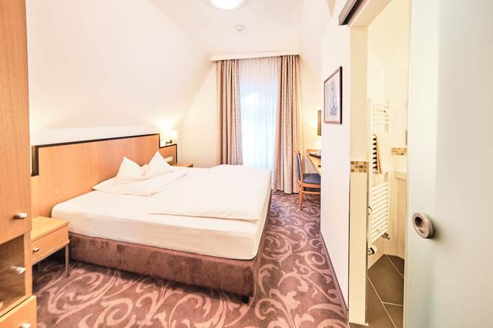Room 14 of 38