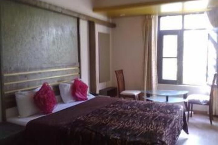 Room 7 of 11