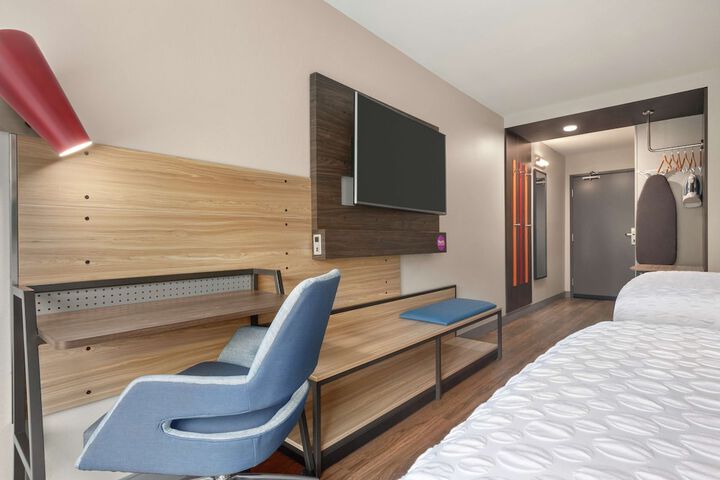 2 Queen Beds (7 of 12)