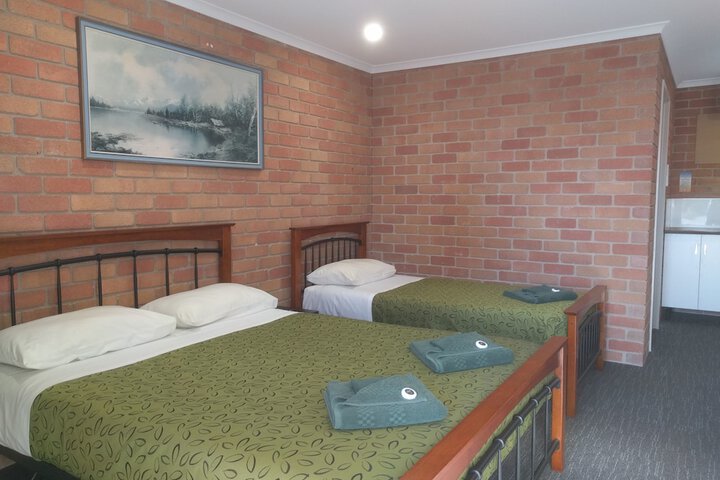 Room 6 of 74