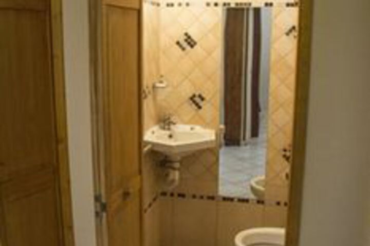 Room 8 of 160