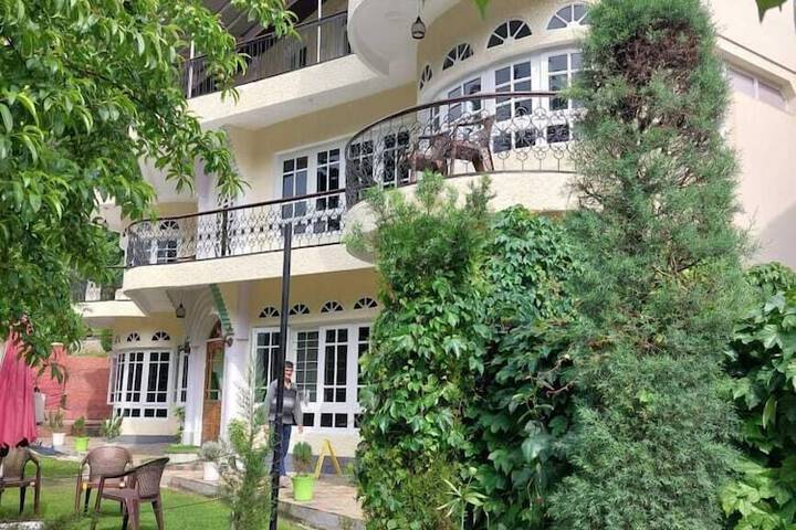 Heritage Rose Inn