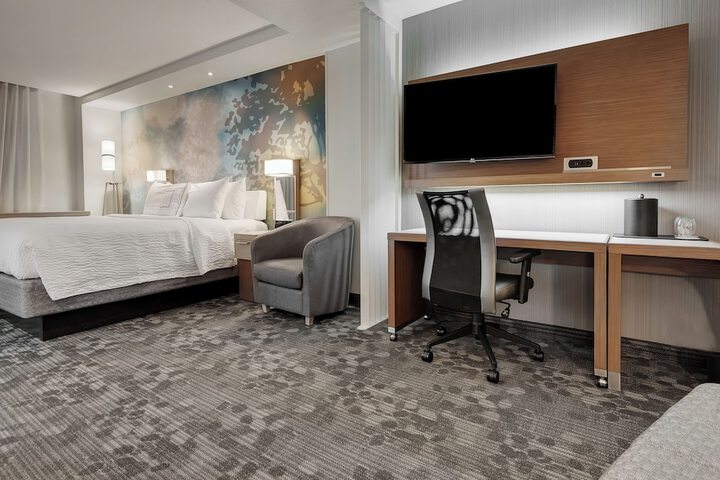 Room 4 of 27
