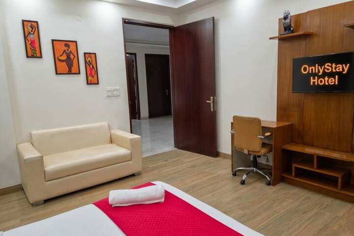 Room 14 of 37