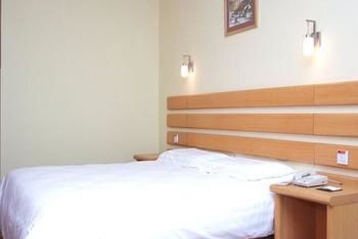Room 4 of 11
