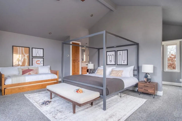 Room 2 of 20