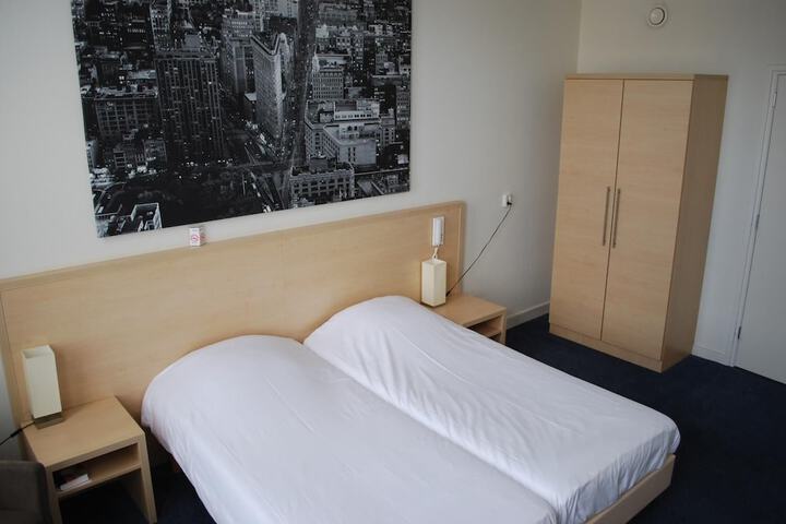 Room 6 of 29