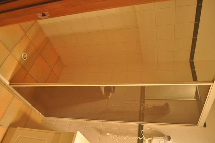 Room 14 of 25