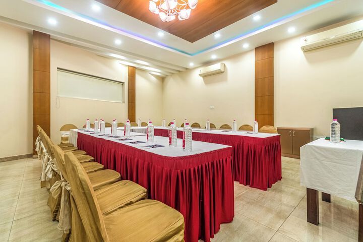 Ballroom/Hall 35 of 48