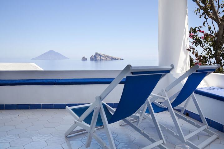 Casa del Prete con Terrazzo Vista Mare in Lipari