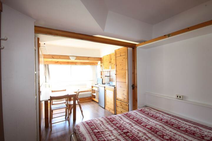 Room 9 of 61