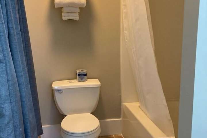 Room 120 of 141