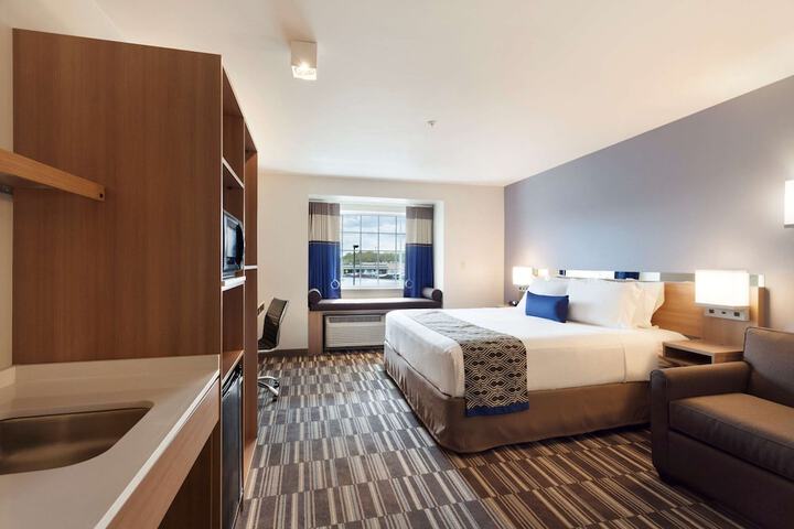 1 King Bed Studio Suite (3 of 6)