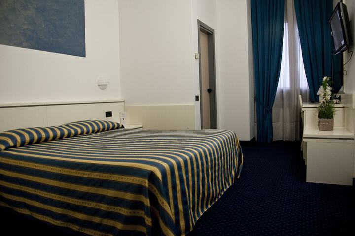 Room 6 of 86