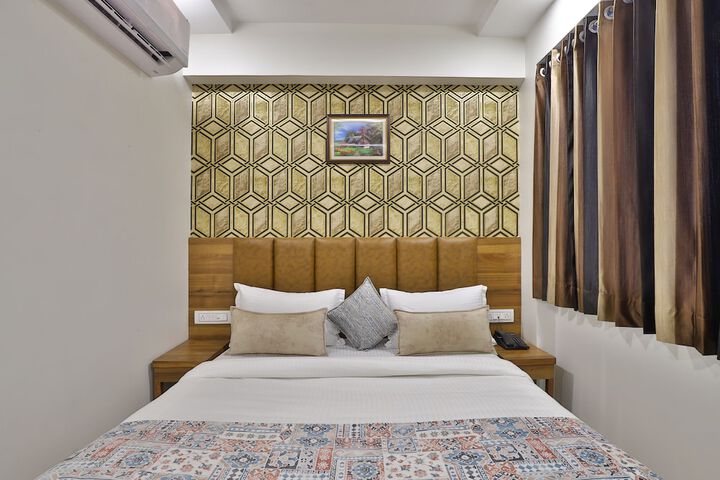 Room 8 of 15