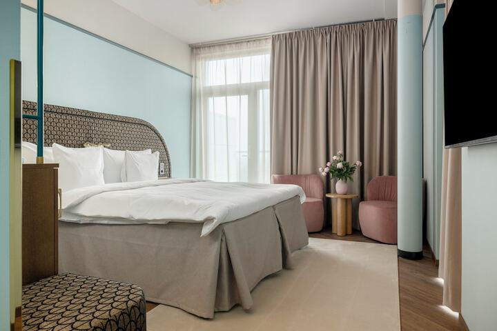 Room 4 of 62