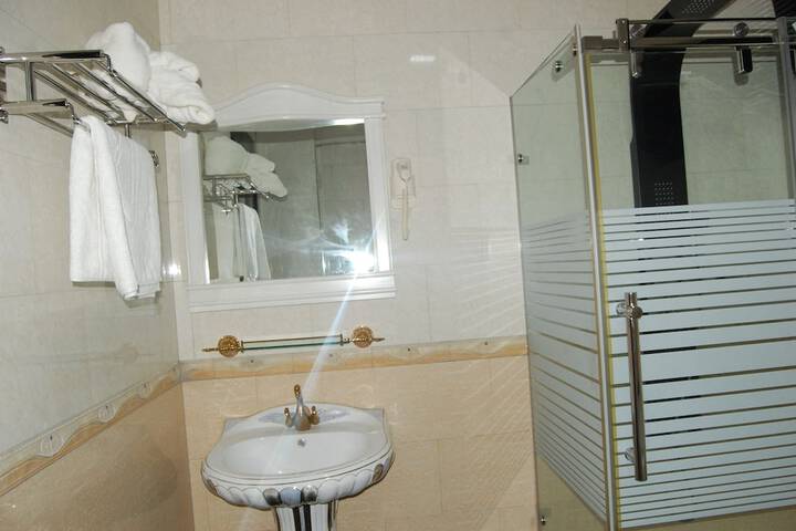 Room 11 of 27