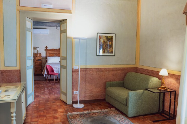 Room 17 of 38
